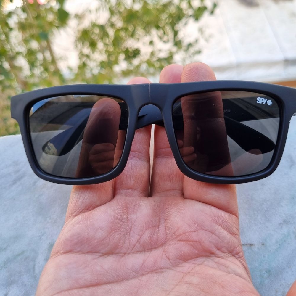 مشخصات عینک آفتابی اسپای تاشو نوشته قرمز