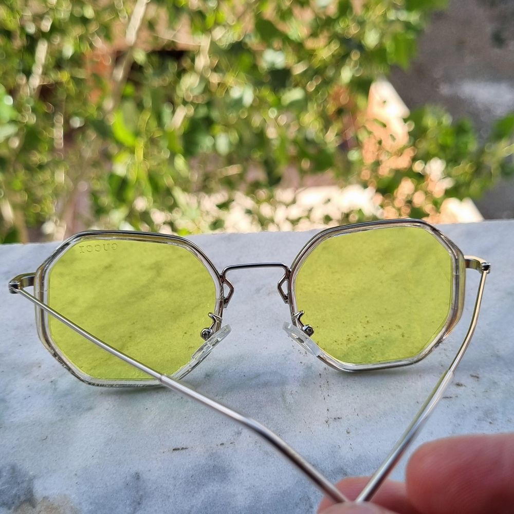 مشخصات عینک شب گوچی رنگ زرد مدل چند ضلعی