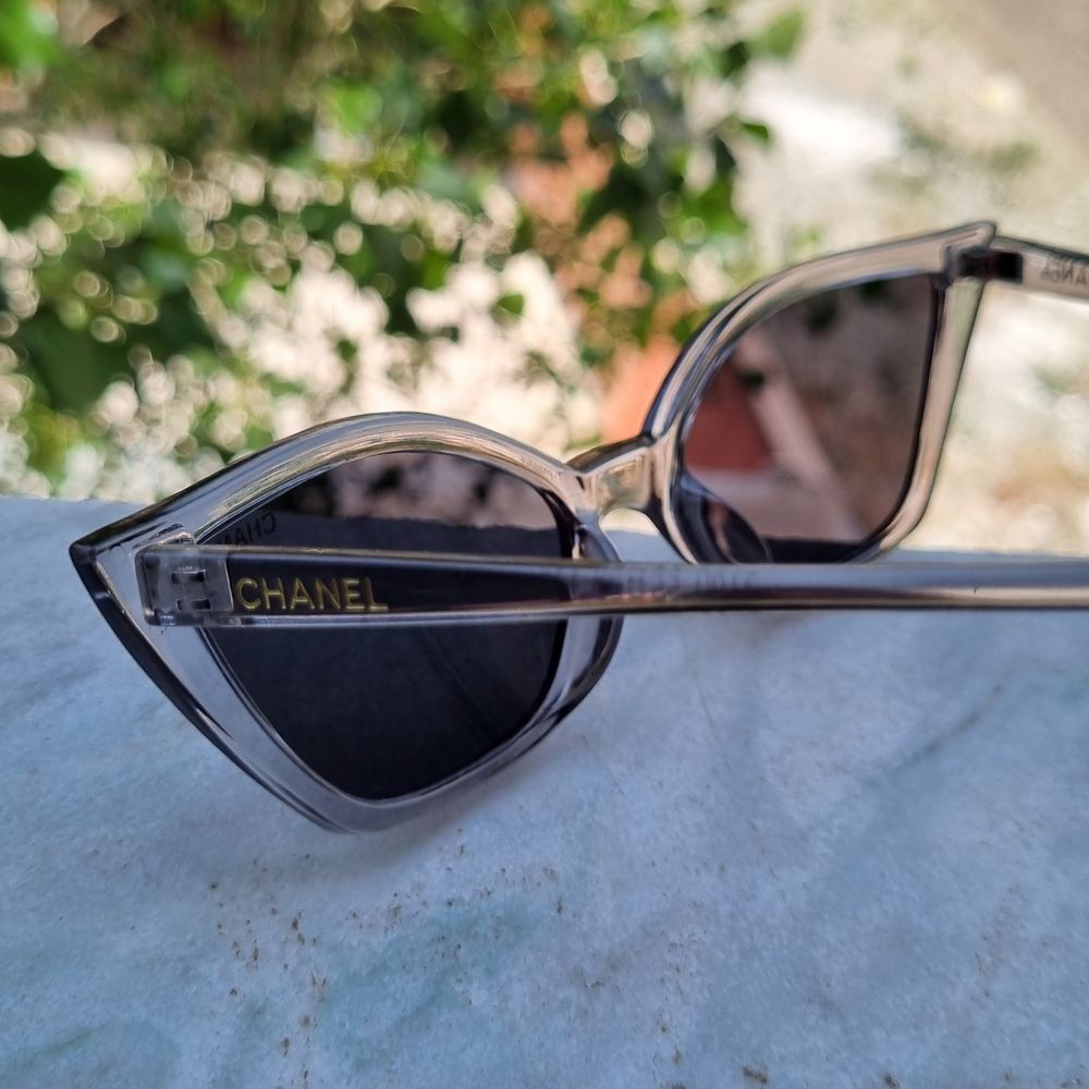 قیمت ارزان عینک آفتابی زنانه چنل رنگ طوسی