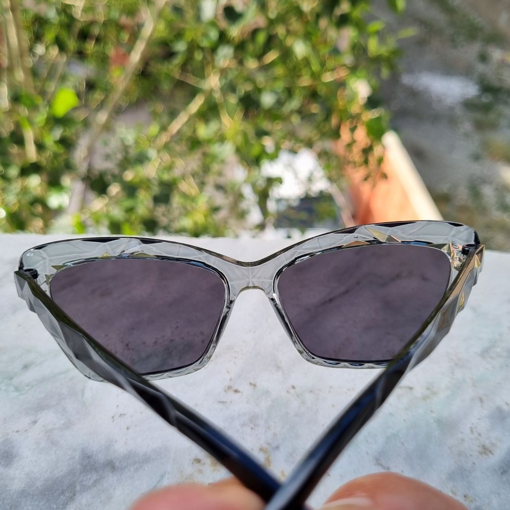 قیمت عینک آفتابی بچه گانه مدل کریستالی رنگ مشکی طوسی