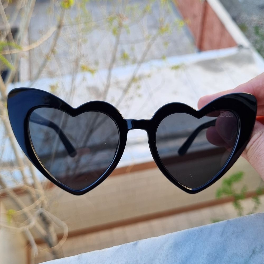 خرید اینترنتی عینک آفتابی مدل قلبی زنانه مشکی
