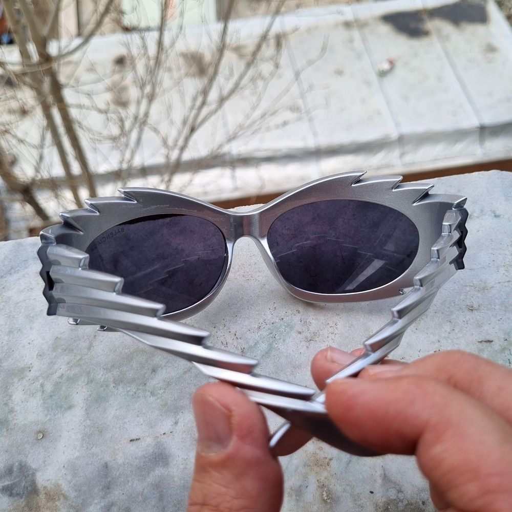 قیمت عینک آفتابی مارک بالنسیاگاه رنگ نقره ای