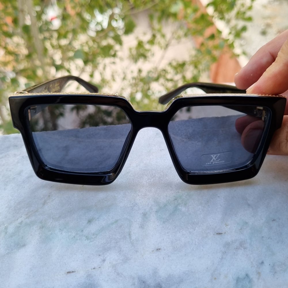 خرید اینترنتی عینک آفتابی لیوویتون رنگ مشکی مربع