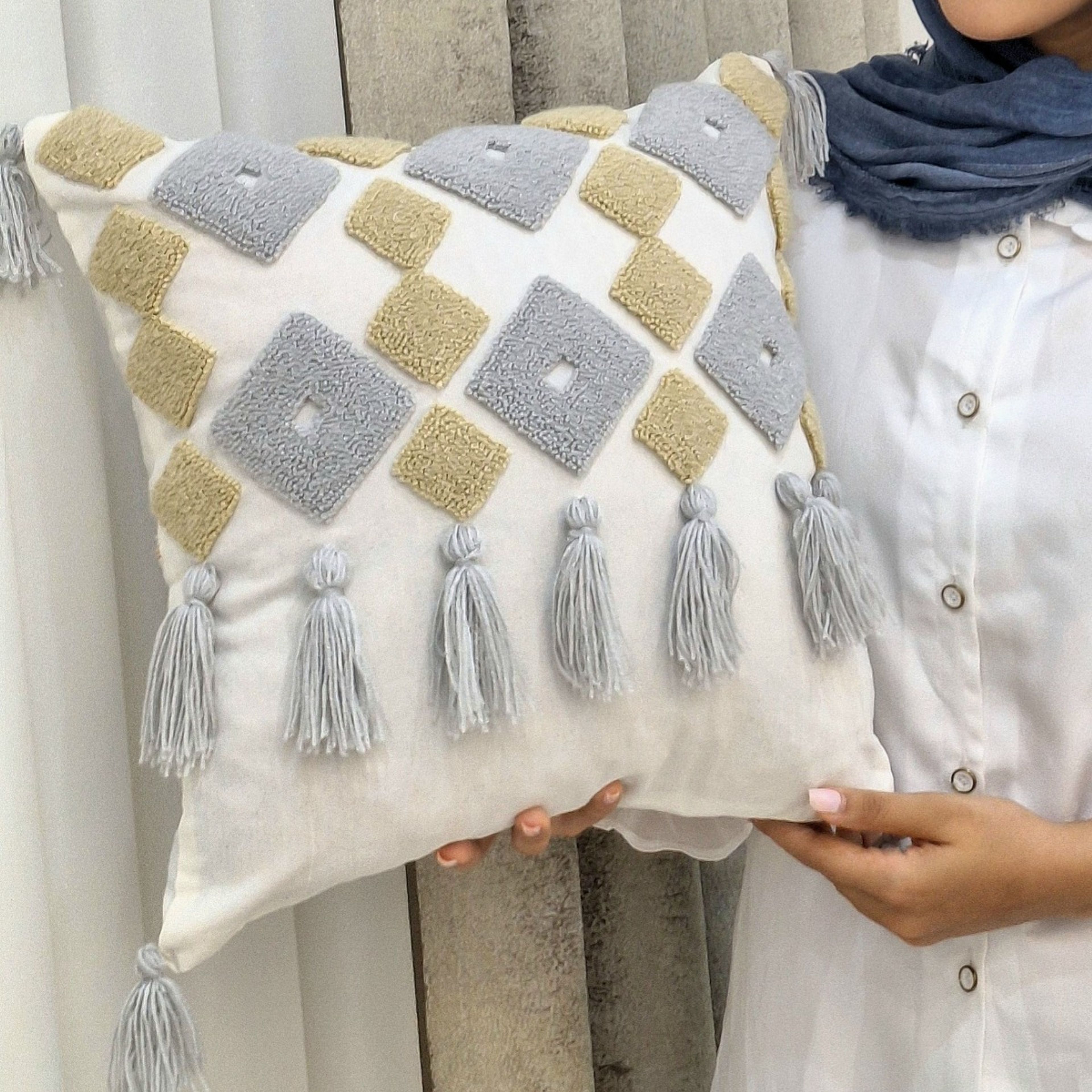 مشخصات کاور کوسن پانچ دوزی