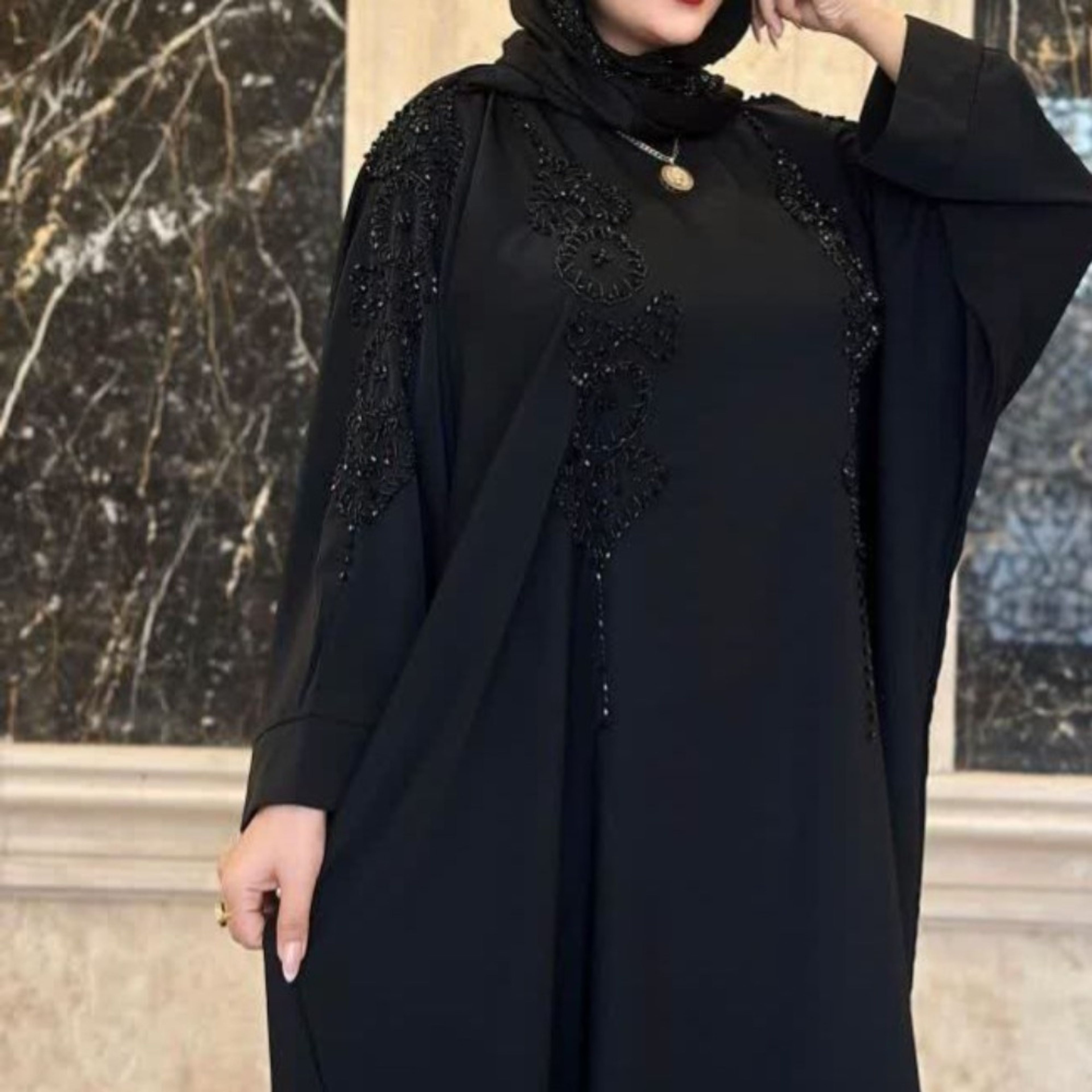 مشخصات مانتوعبایی مزونی جواهر دوزی طرح قلب