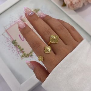 محصول لوراکالکشن