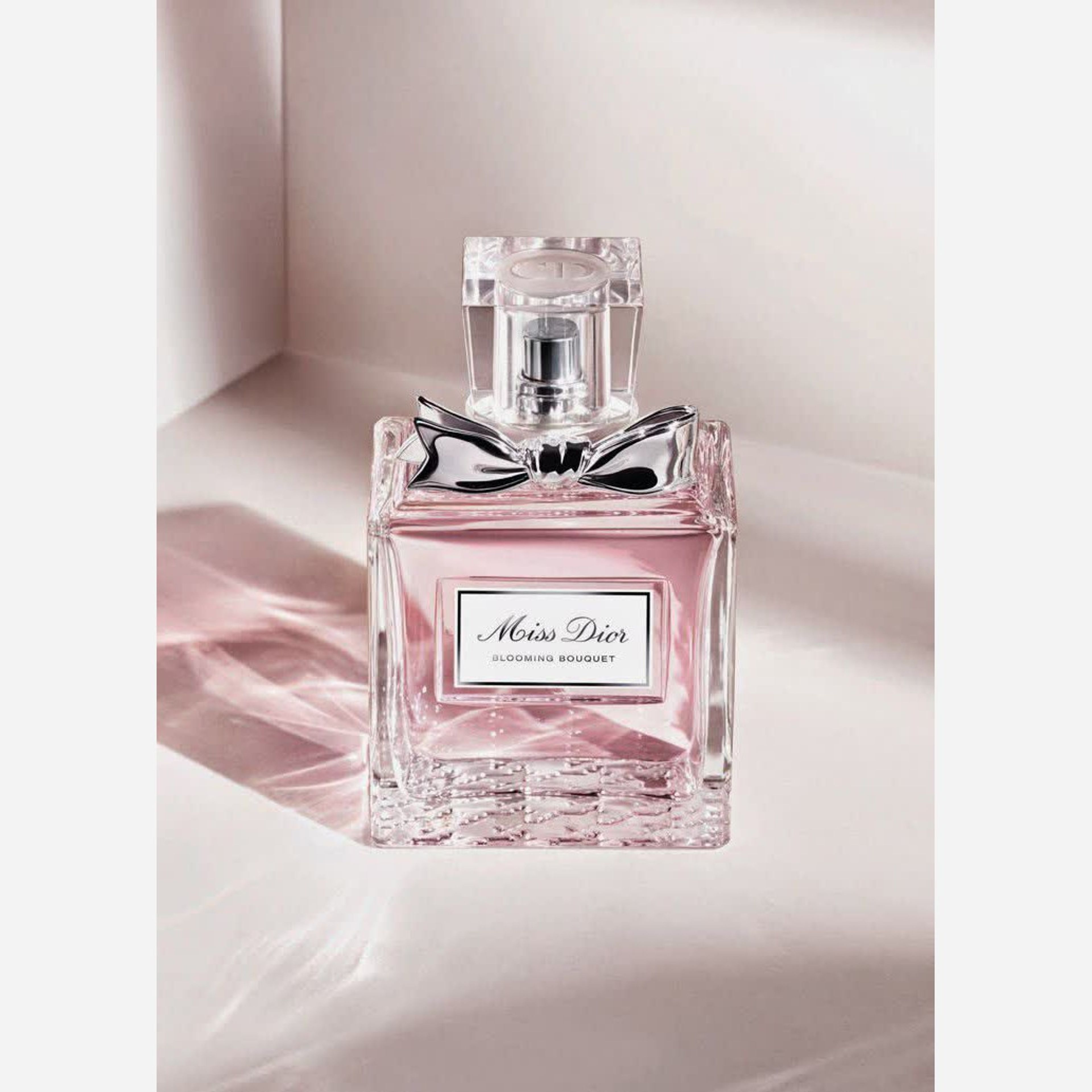 مشخصات عطرگرمی زنانه میس دیور5گرمی