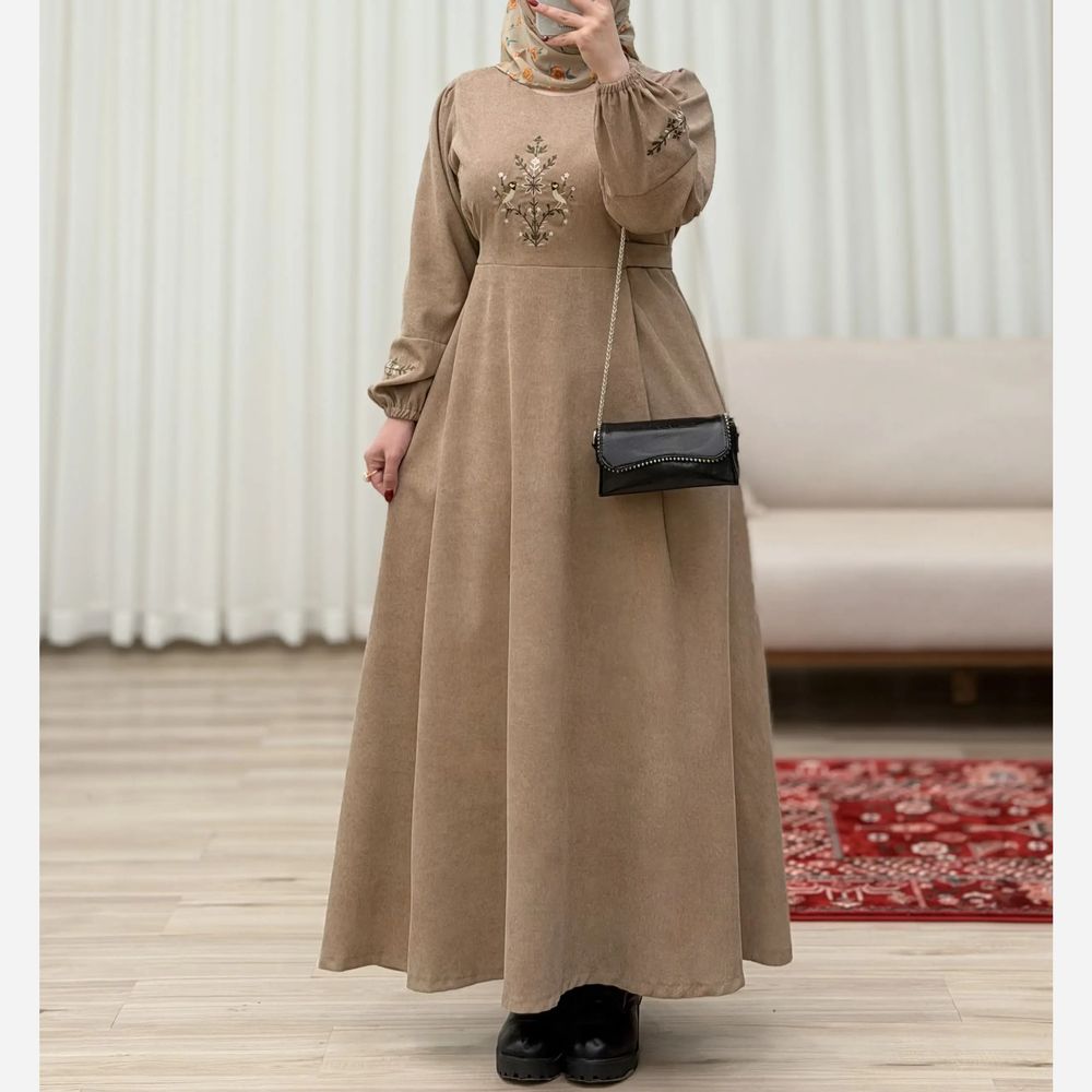 مشخصات مانتوپیراهنی پاییزه مخمل کبریتی گلدوزی گنجشک