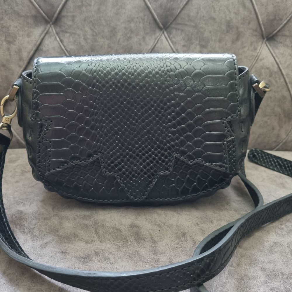 مشخصات کیف در برگی زنانه