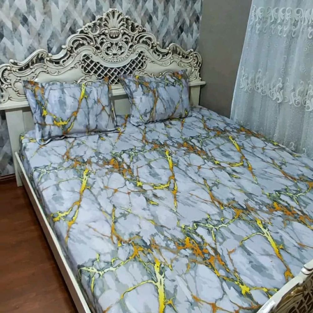 خرید اینترنتی قیمت کاور تخت دو نفره کش دوزی شده برند خوشنام هگمتان طرح مرمر سفید کد 001
