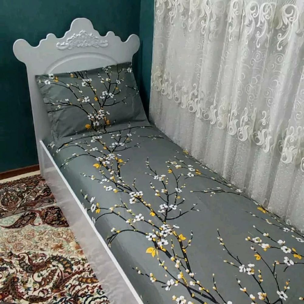 خرید اینترنتی قیمت کاور تخت یک نفره به همراه روبالش طرح شکوفه های بهاری کش دوزی برند خوشنام هگمتان