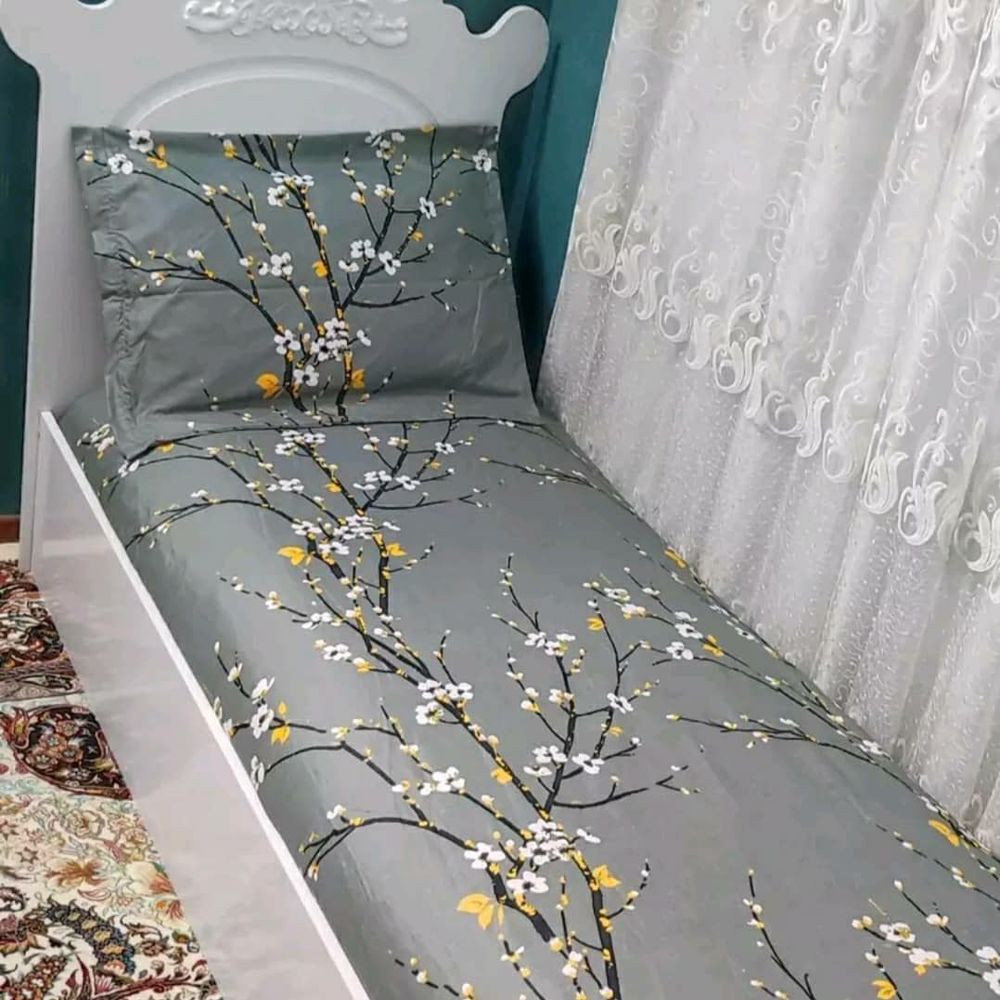 خرید اینترنتی قیمت کاور تخت یک نفره به همراه روبالش طرح شکوفه های بهاری کش دوزی برند خوشنام هگمتان