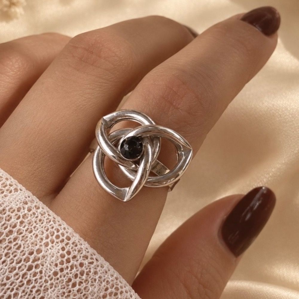 خرید آنلاین انگشتر زنانه گره بی نهایت سایز 6